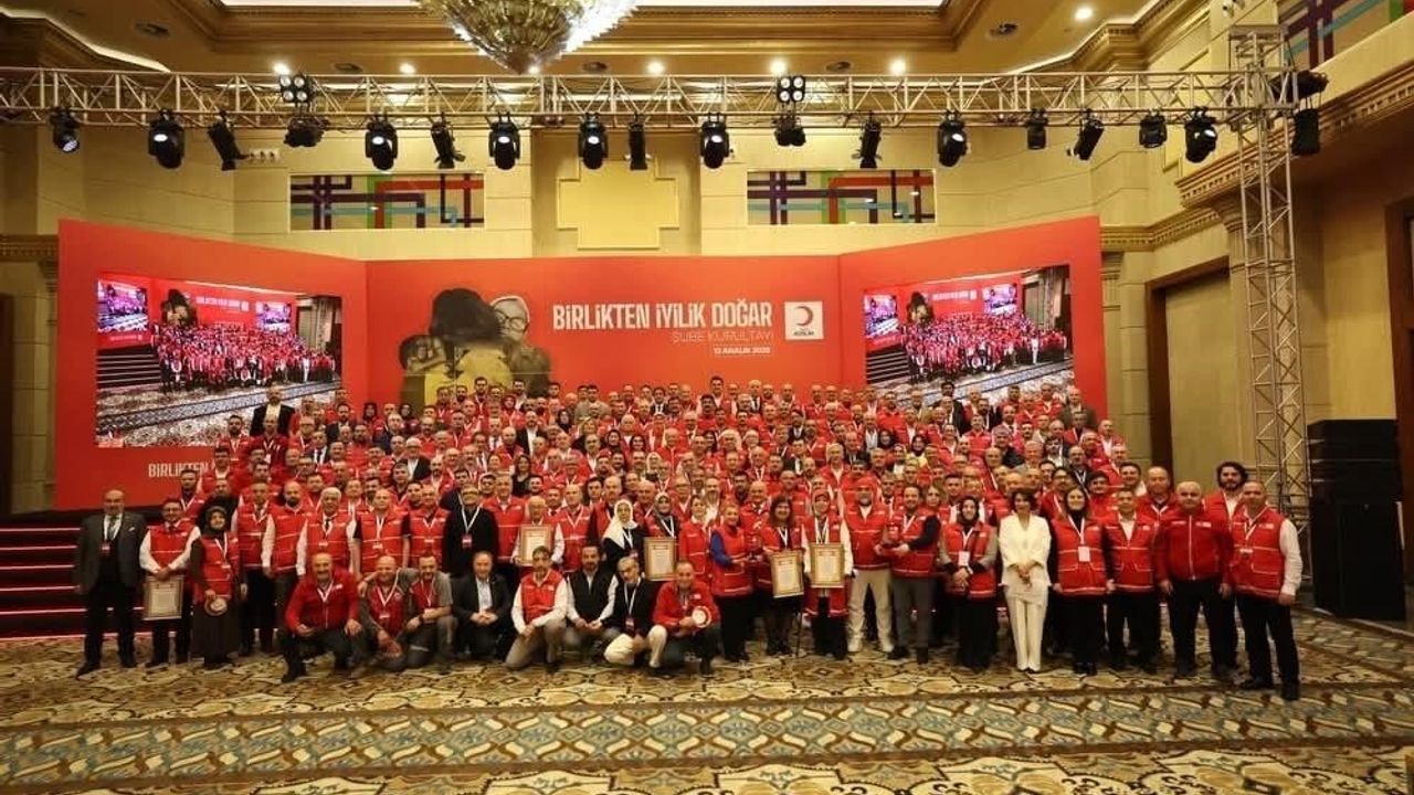 Kızılay Muradiye Şubesi, iyilik çalışmalarında Türkiye birincisi seçildi