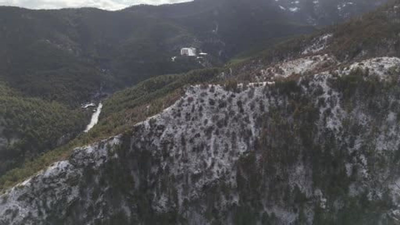 Kızılcahamam’da kar yağışı: Soğuksu Milli Parkı'nda kartpostallık manzaralar