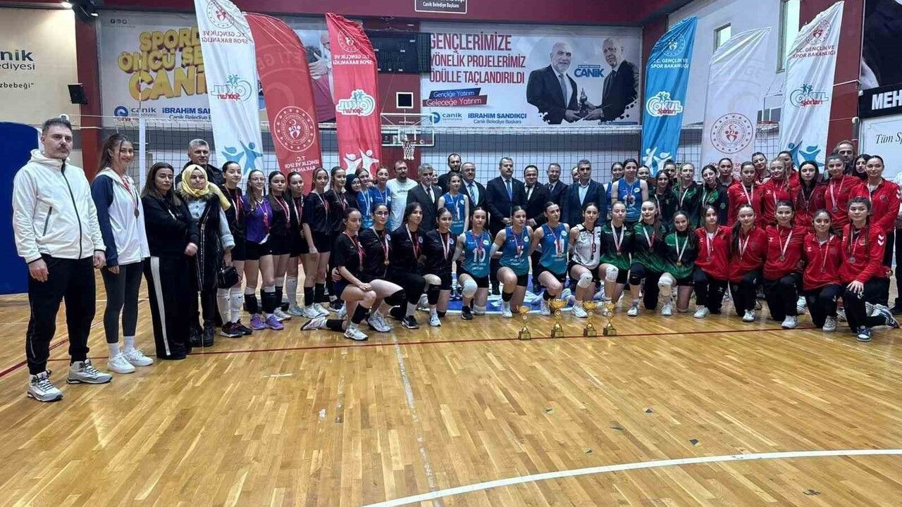 KMPAL, Samsun Genç Kızlar Voleybolunda Üst Üste 3. Şampiyonluğunu Kazandı