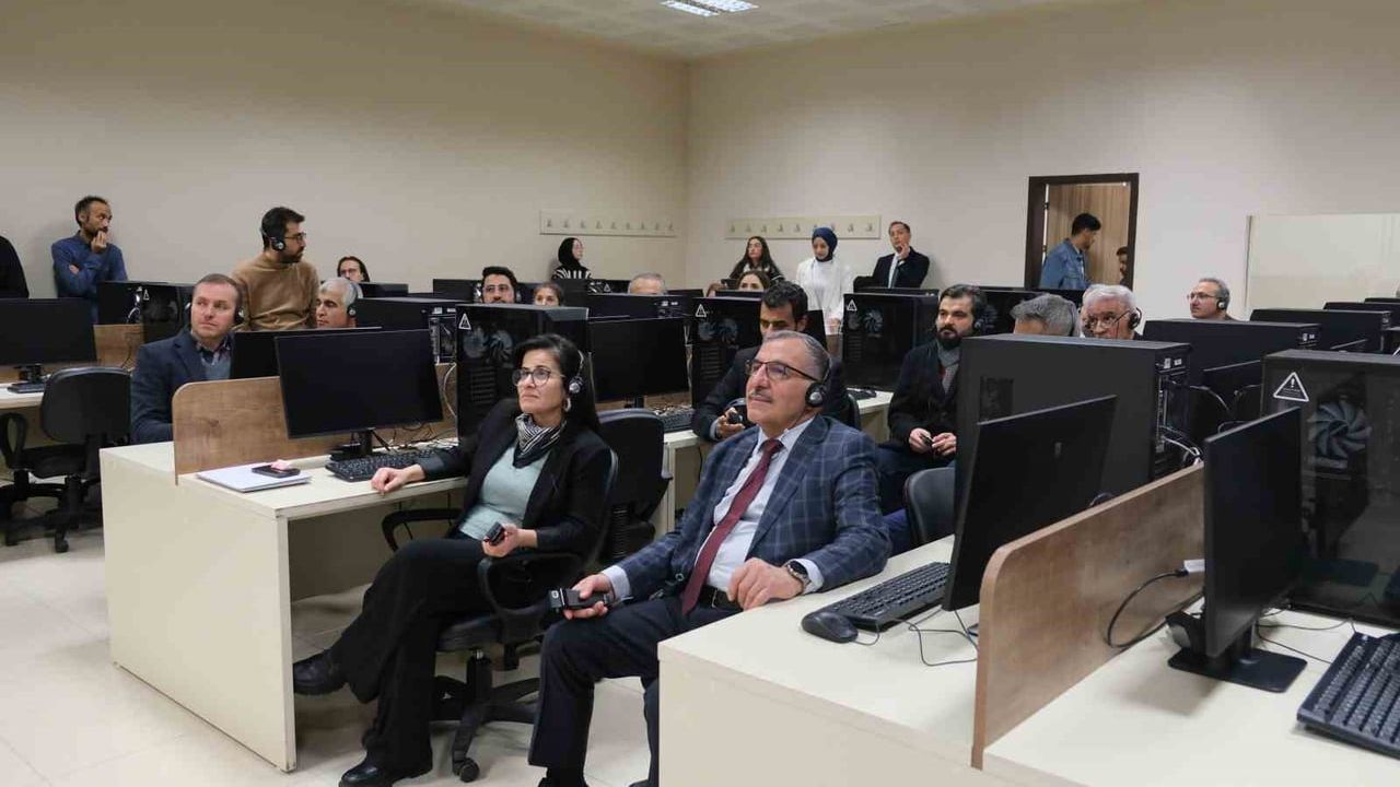 KMÜ Edebiyat Fakültesi'ne Çeviri Teknolojileri ve Uygulamaları Laboratuvarı kuruldu