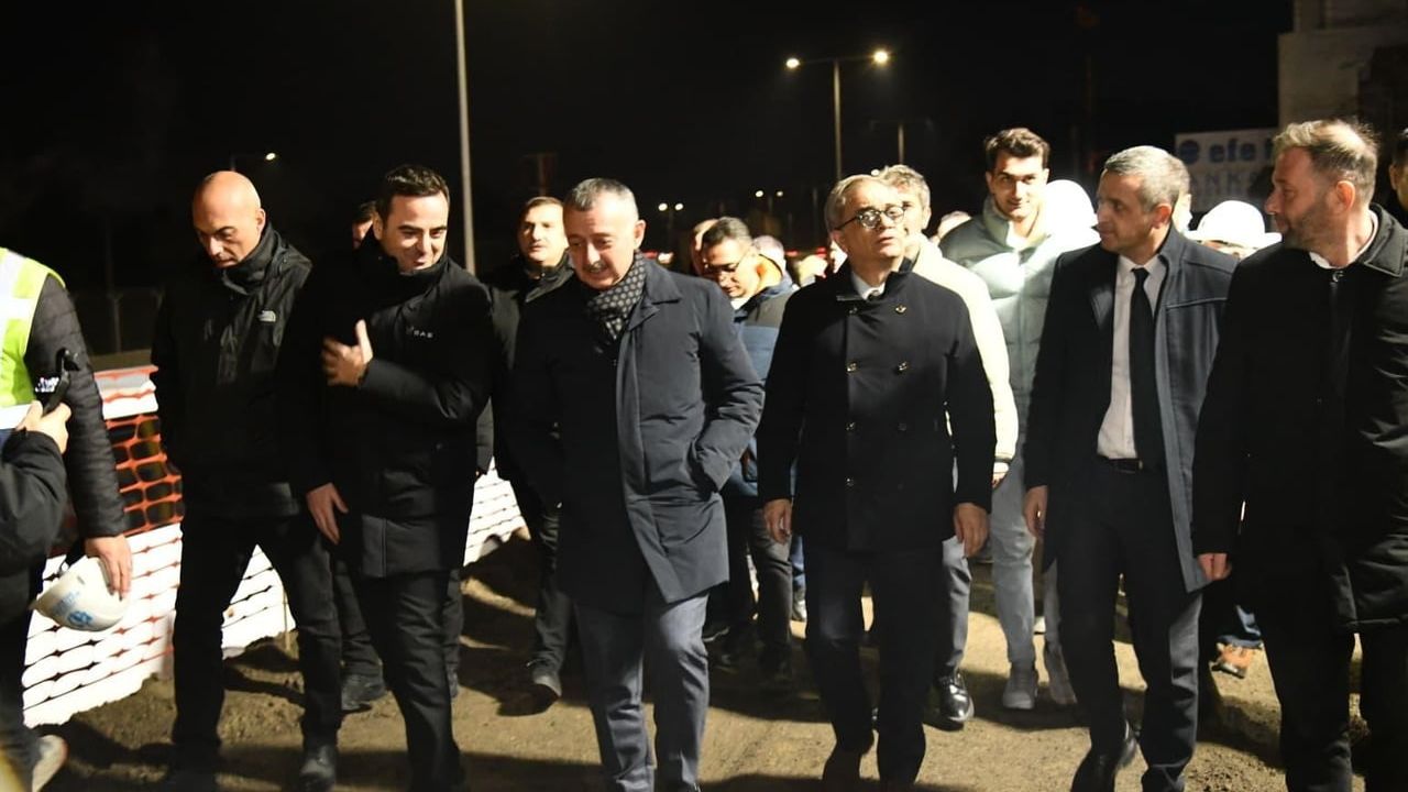 Kocaeli Büyükşehir Ekipleri Yeni Yılı Şantiyelerde Karşıladı; Başkan Büyükakın Personele Ziyarette Bulundu