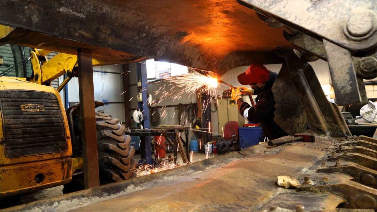 Kocaeli Büyükşehir'in Makine İkmal Atölyesi, Araç ve İş Makinelerinin Yüzde 80'inin Bakımını Yerinde Yapıyor