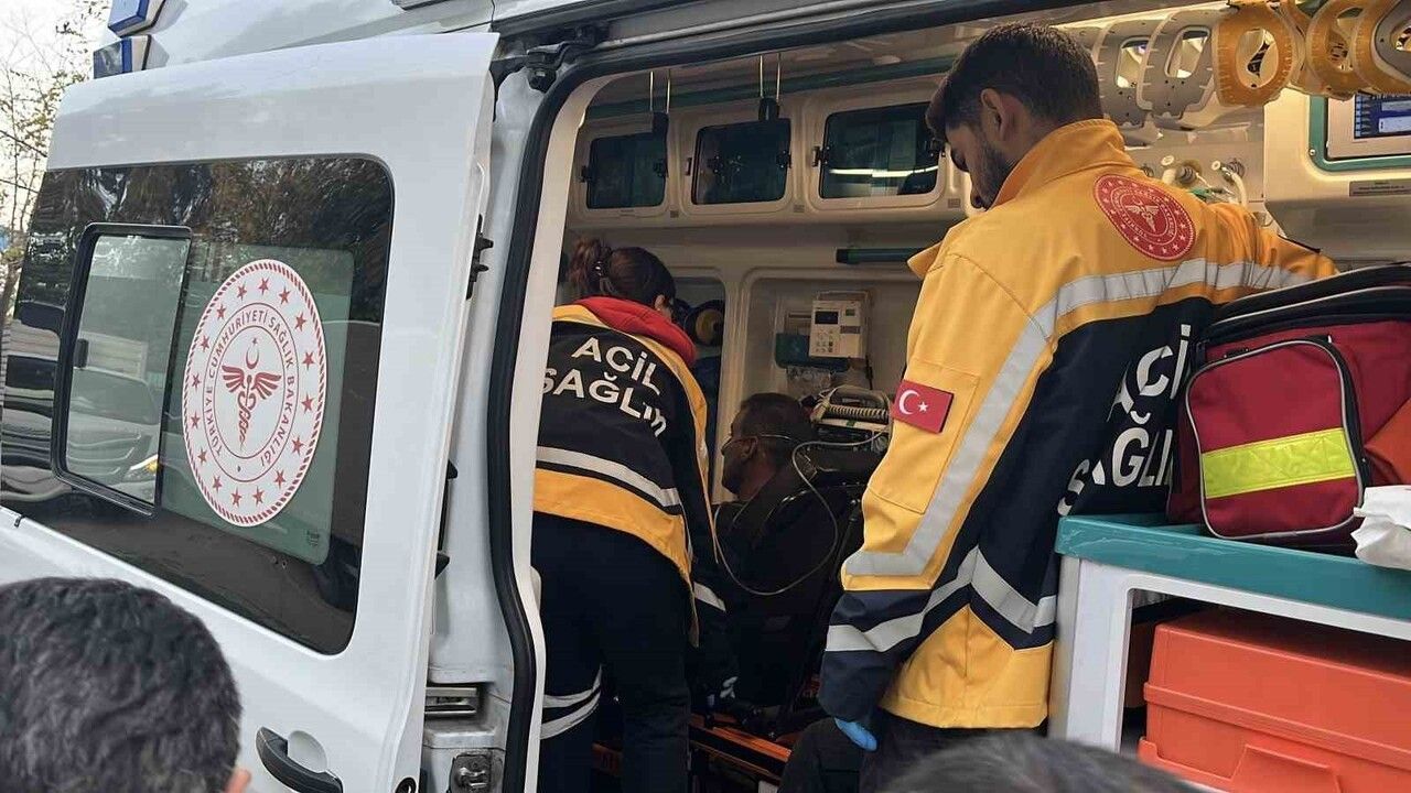 Kocaeli Darıca’da çatı yangını: Baba ve oğlu dumandan etkilendi