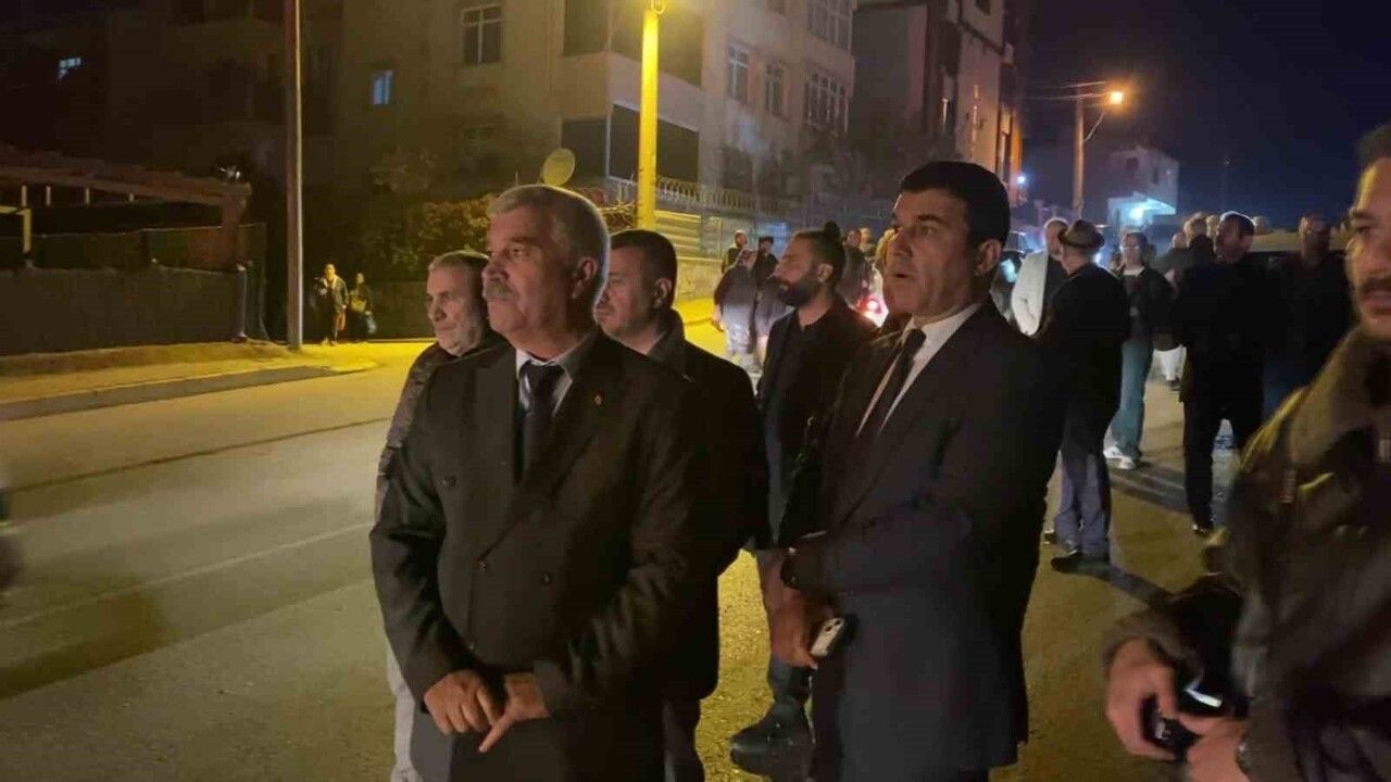 Kocaeli'de cemevi önündeki elektrik panosunda yangın: Tören tahliye edildi