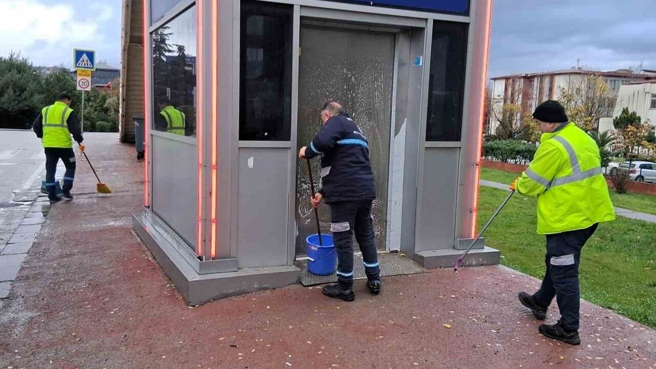 Kocaeli'de Üst Geçit Asansörlerinde Periyodik Temizlik ve Bakım