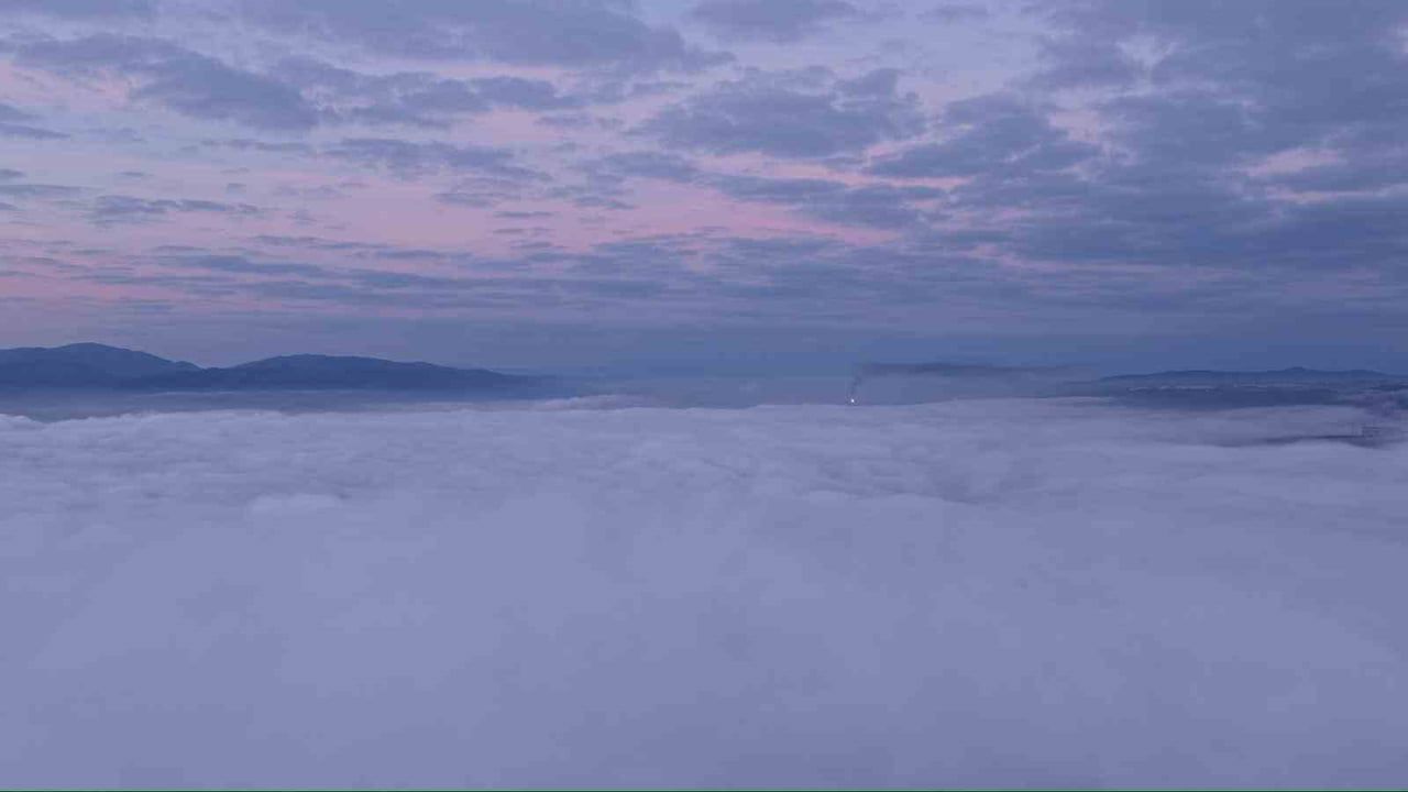Kocaeli'de Yoğun Sis Yüksek Kesimlerde Kartpostallık Görüntüler Oluşturdu