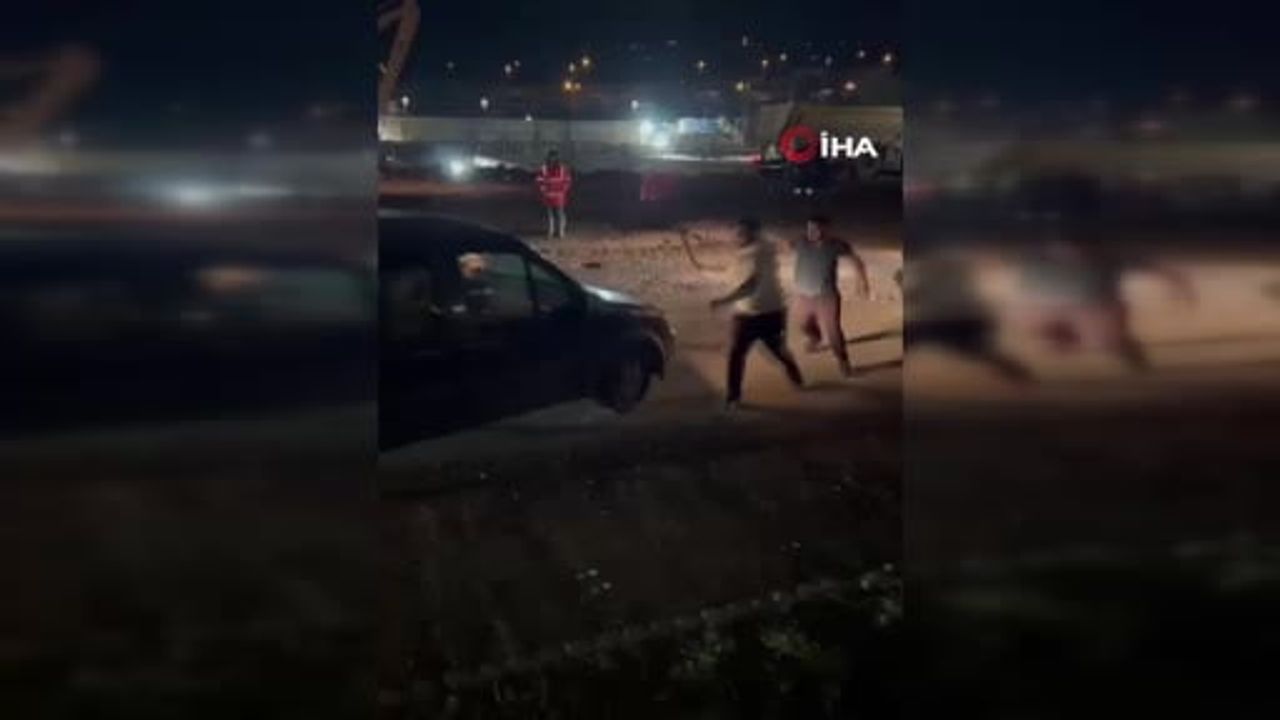 Kocaeli Derince'de maddi hasarlı kaza sonrası sürücünün araçlara çarpması