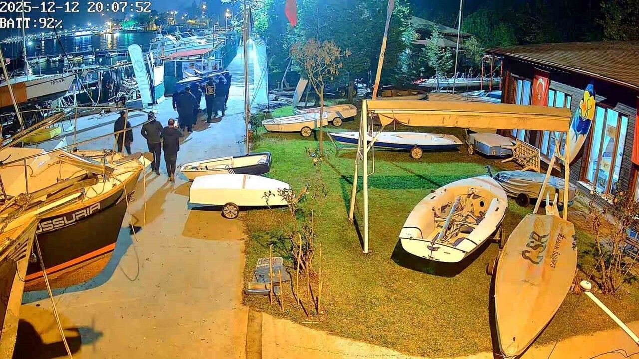 Kocaeli Derince'de Yelken Kulübüne Baskın: İki Kaçak Deniz Küreği Teknesine El Konuldu