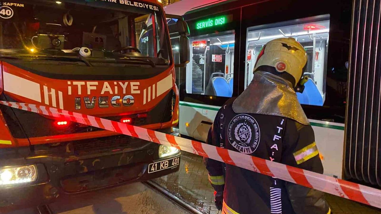 Kocaeli İzmit'te tramvay çarpması: 71 yaşındaki kadın ağır yaralandı