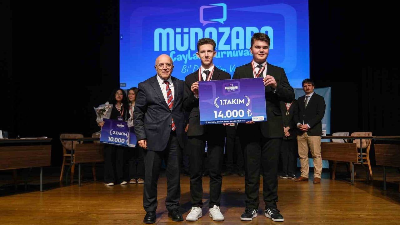 Kocaeli Liseler Arası 'Bi’ Diyeceğim Var' Münazara Çaylak Turnuvası: Gençler Tartıştı, Ödüller Verildi