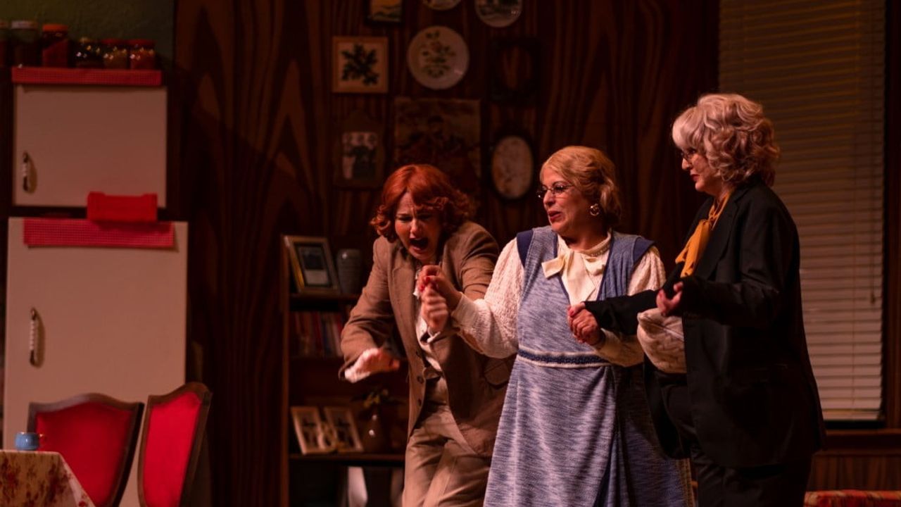 Kocaeli Şehir Tiyatroları'nın Üç Jokerli Konken'i 10. Türk-Alman Tiyatro Festivali'nde Beğeni Topladı