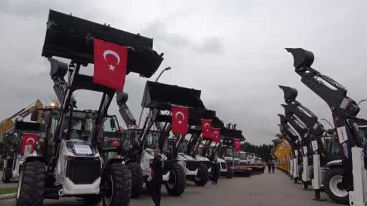 Kocaeli’ye 265 milyon 269 bin lira yatırımla 42 iş makinesi ve karla mücadele aracı hizmete girdi