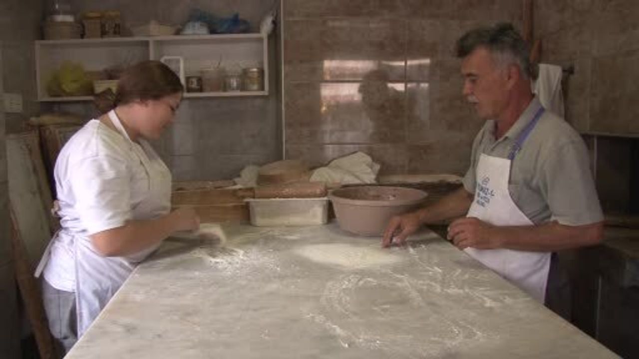Koçarlı'da 45 Yıllık Pide Ustası Hamit Tosun: İşletmesini 'Pideci Okulu'na Dönüştürdü