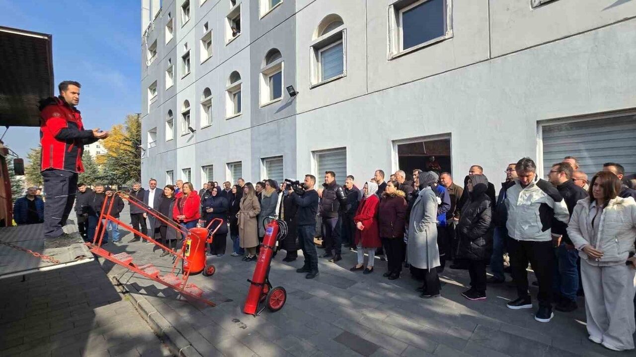 Kocasinan'da Acil Durum ve Yangın Tatbikatı: Başkan Çolakbayrakdar, Eğitim ve Farkındalığın Önemini Vurguladı