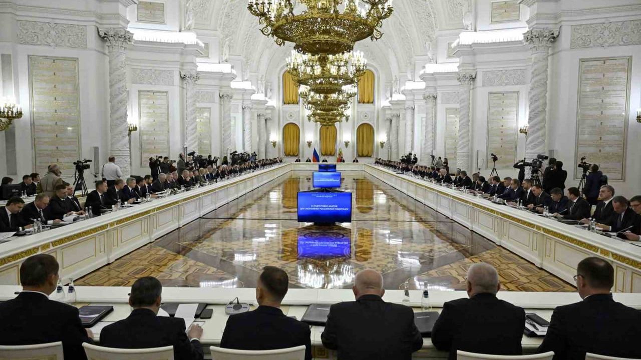 Kommersant: Putin, Donbass dışındaki bölgeler için kısmi toprak takasına açık olabileceğini belirtti