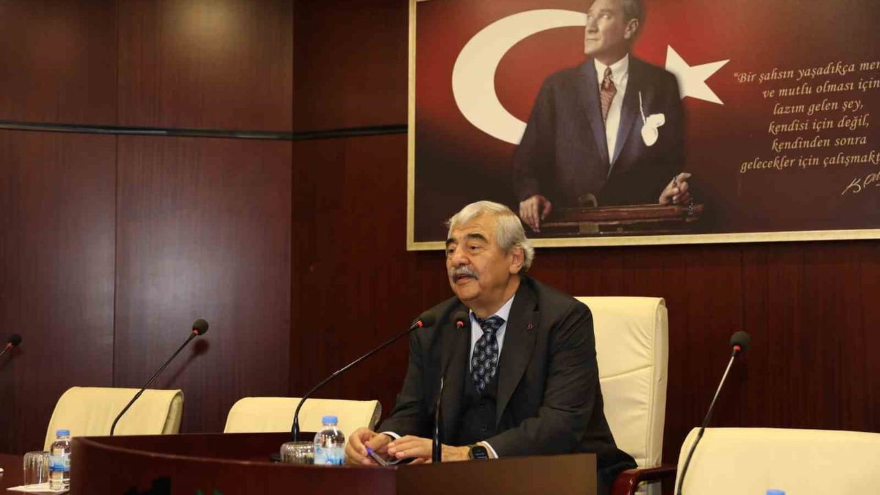 Konukoğlu: Eğitimli ve yabancı dil bilen gençler iş dünyasının geleceğini taşıyacak