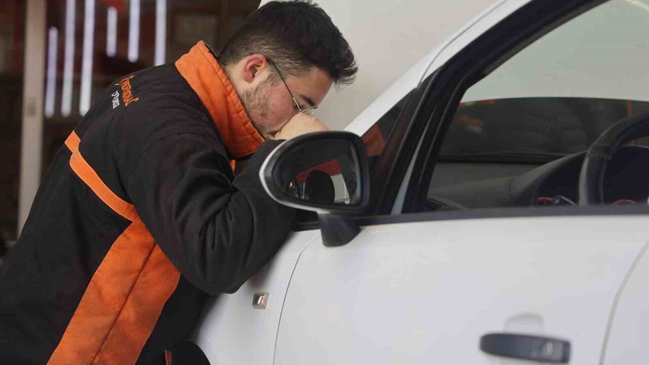 Konya'da ekspertiz: 2008 model Mercedes'in hava yastıklarına silikon ve 11 farklı parça tespit edildi