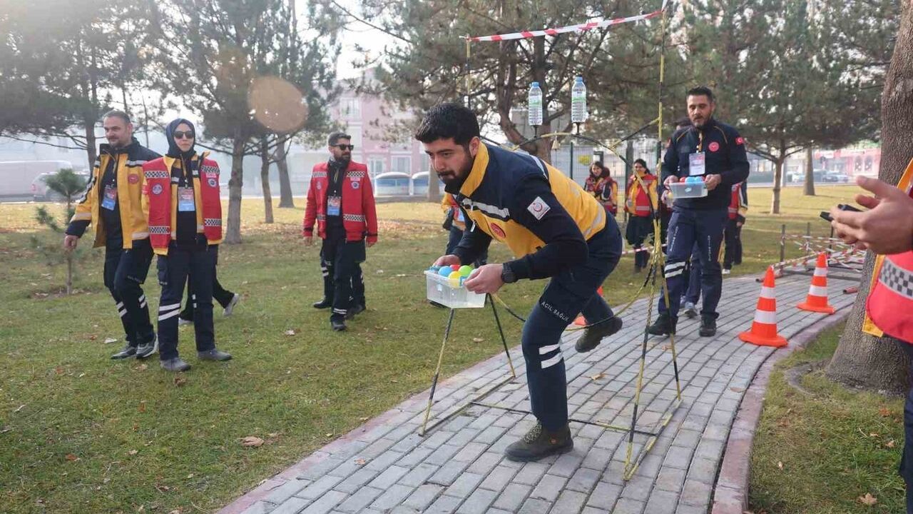Konya'da gerçeğini aratmayan kaza tatbikatı ve 13. Bölge ambulans ralli yarışması