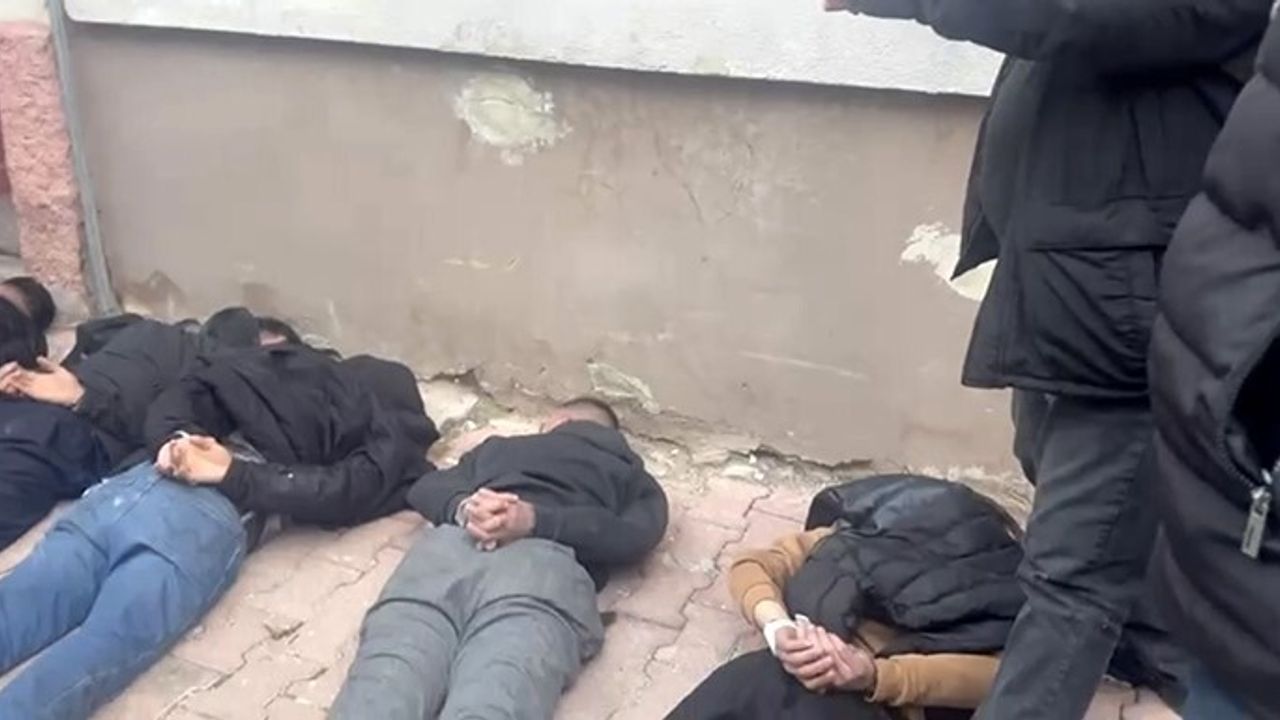 Konya'da hakkında 20 yıl hapis cezası bulunan şahıs polisle çatıştı; 5 gözaltı