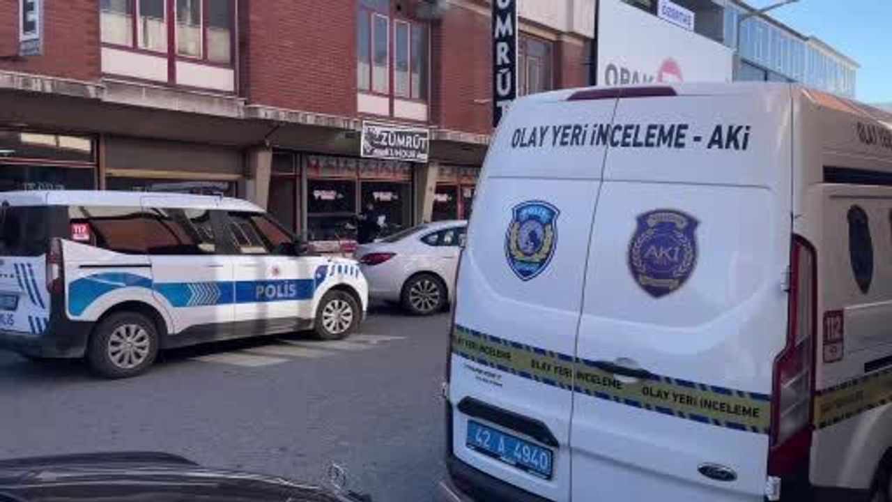 Konya'da kunduracıdaki kavgada 1 kişi bacağından bıçaklandı