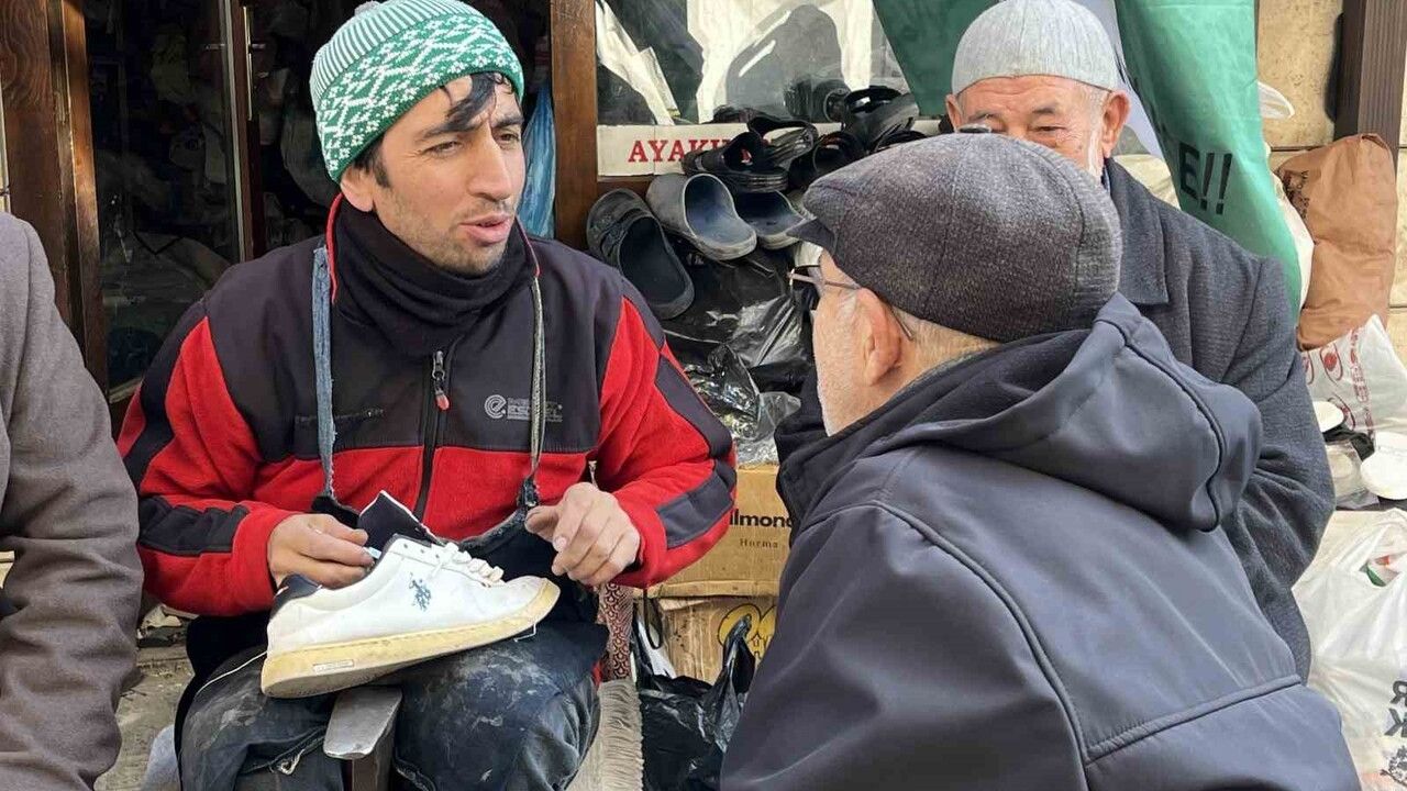 Konya’daki kunduracı, Avustralyalı turiste yöresel 'annouv' dedirtti