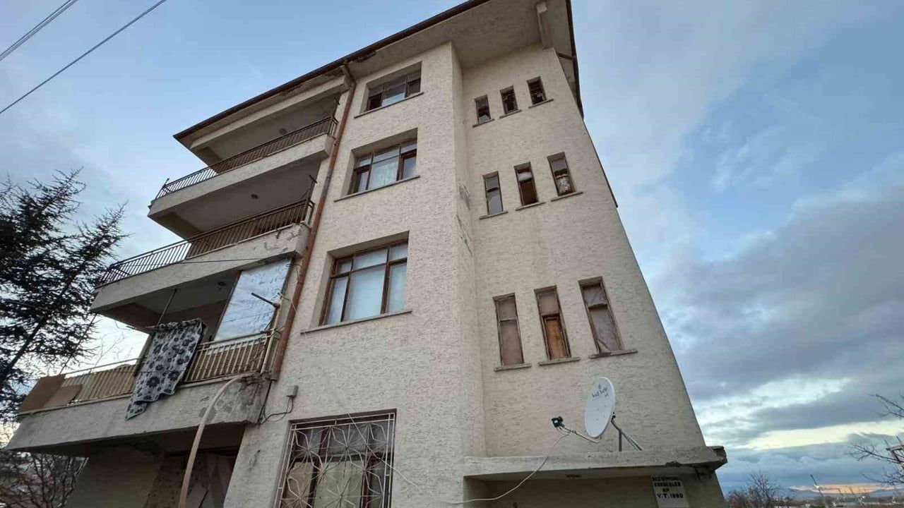 Konya Kulu'da polis gelince ateş açıp mutfakta yangın çıkaran şüpheli gözaltına alındı