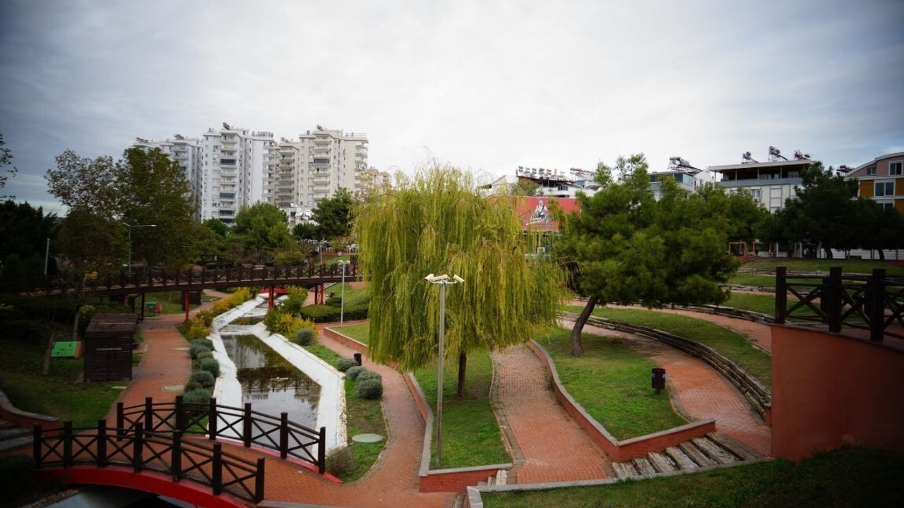Konyaaltı Belediyesi 'Güvenli Parklar' projesiyle ilçe parklarına güvenlik kameraları yerleştiriyor