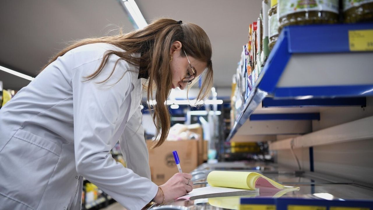 Konyaaltı'nda bozuk ve tarihi geçmiş gıdalara sıkı denetim: Ürünler imha edildi, işletmelere idari yaptırım