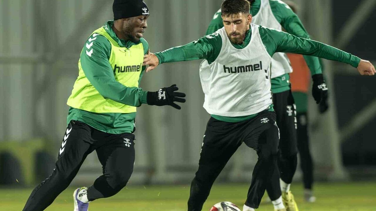 Konyaspor, Fenerbahçe maçı hazırlıklarını Kayacık Tesisleri'nde sürdürdü