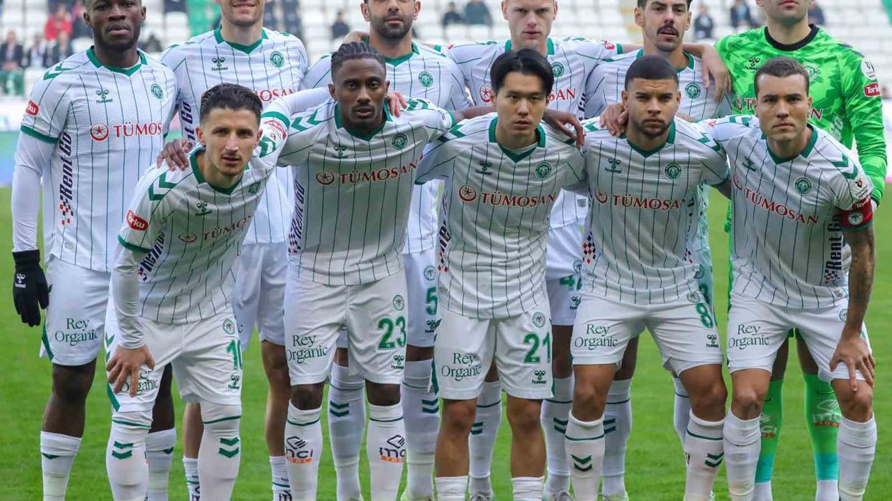 Konyaspor ilk yarıyı 17 puanla tamamladı: Savunma zaafları ve teknik direktör değişimi