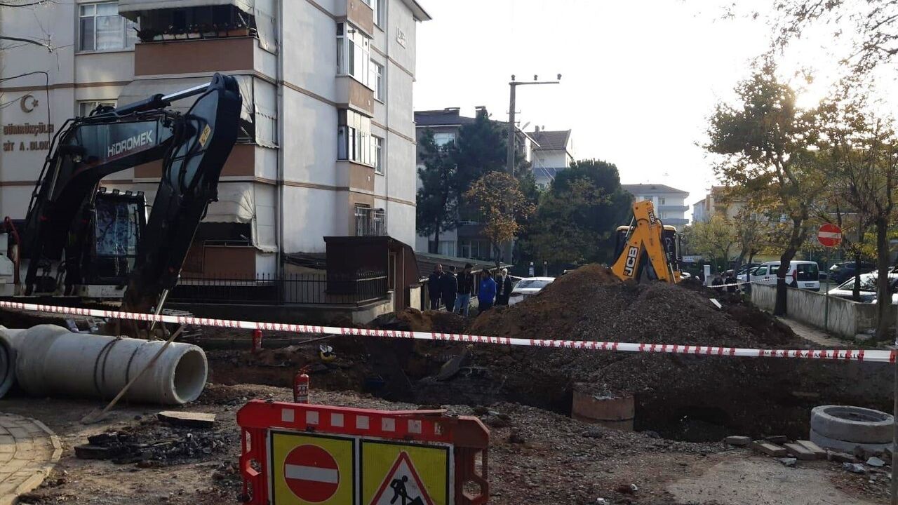 Körfez'de altyapı çalışmasında doğalgaz ana borusu zarar gördü; 3 sokak ve bir caddeye gaz verilmiyor