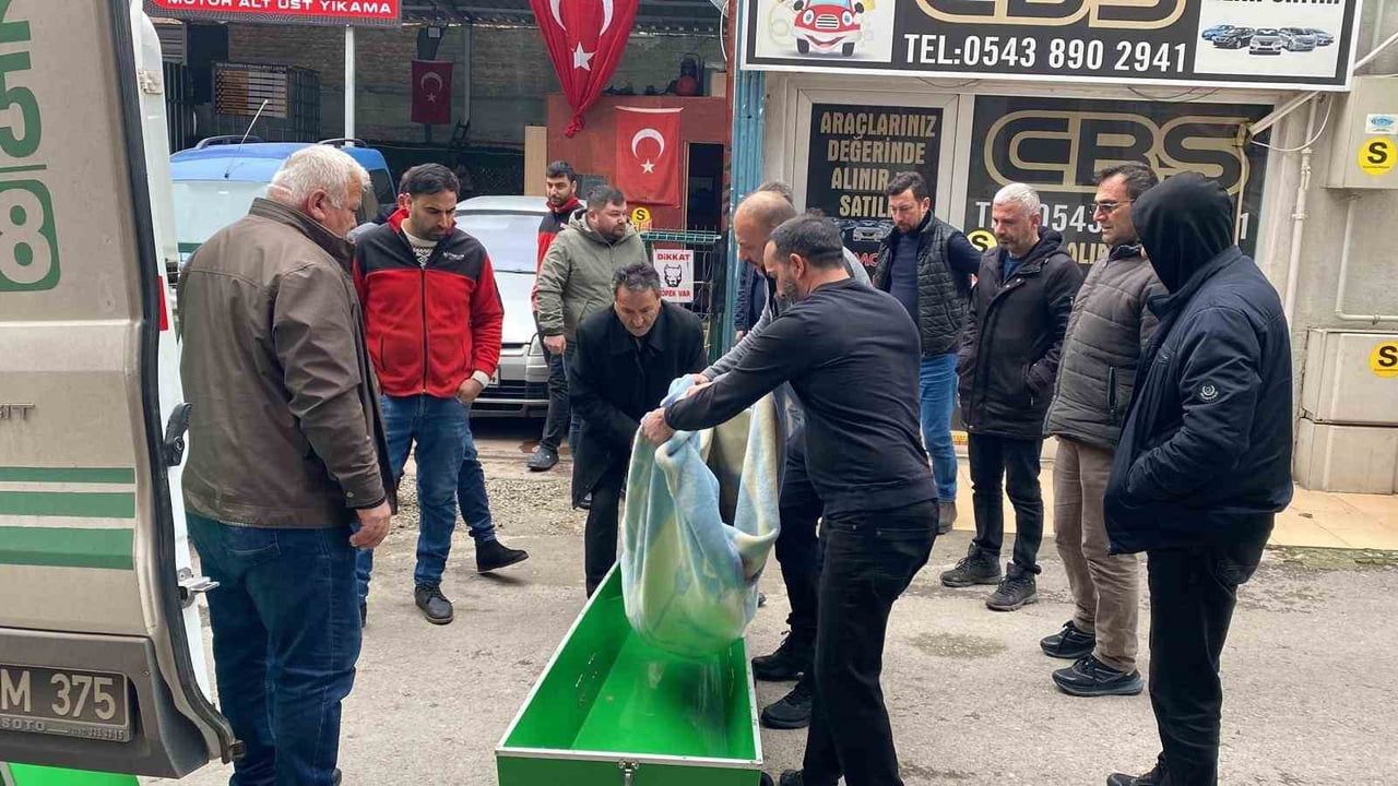 Körfez'de gırtlak kanseri tedavisi gören 67 yaşındaki Hayri Kalabalık oto yıkama kulübesinde ölü bulundu