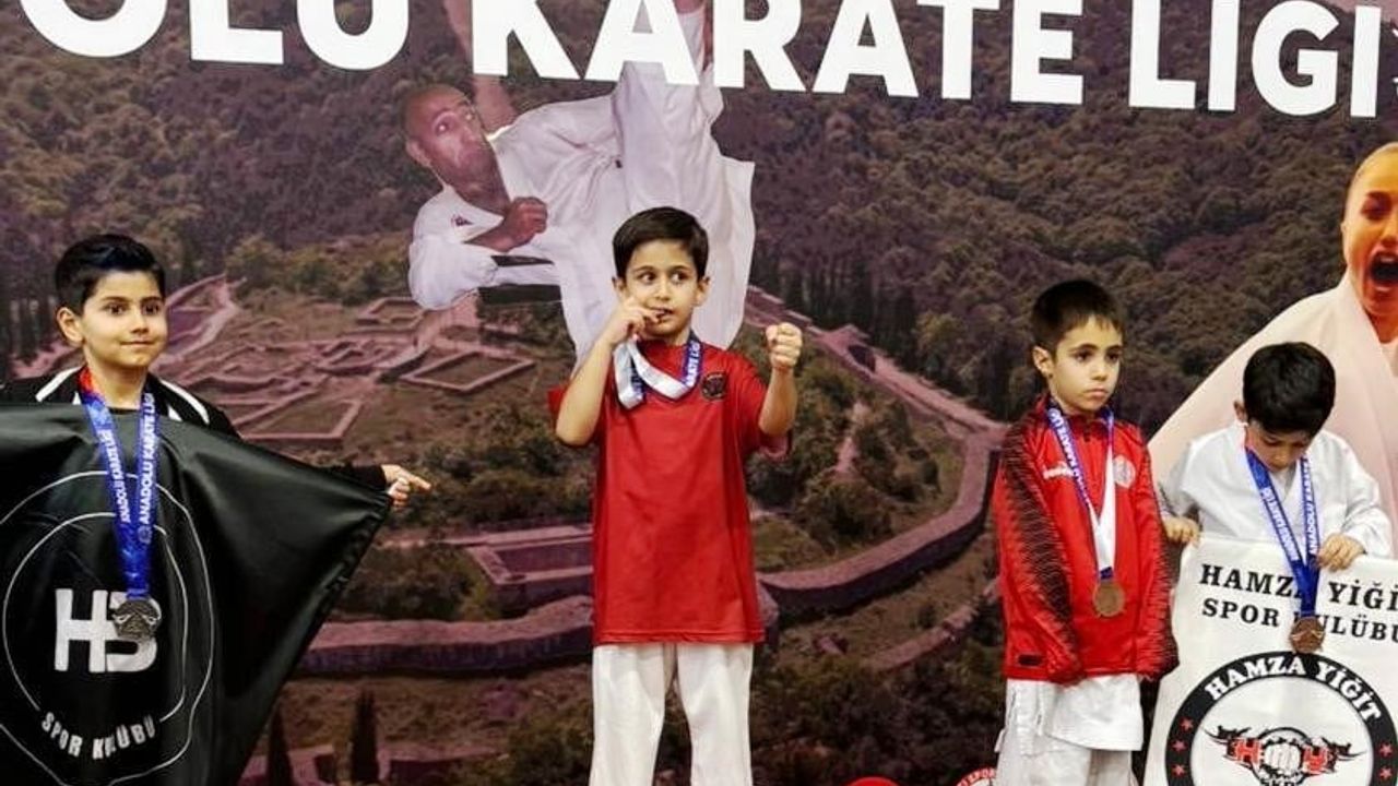 Körfez Gençlerbirliği Anadolu Karate Ligi Finalleri'nden 14 madalya ile döndü