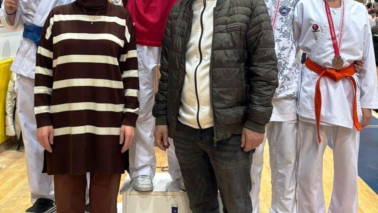 Körfezli minik karateciler Kocaeli Şampiyonası’nda 23 madalya kazandı