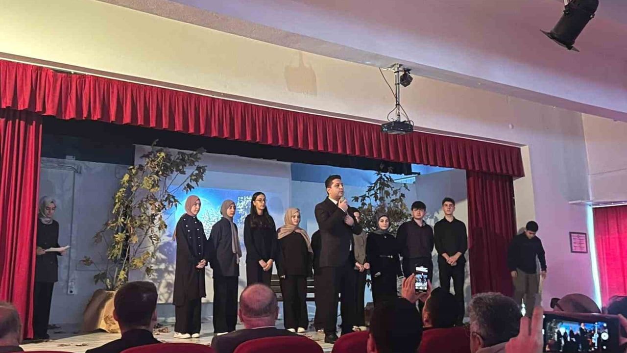 Köşk Anadolu İmam Hatip Lisesi’nde Şiir ve Müzik Dinletisi: Genç Yetenekler Sahne Aldı