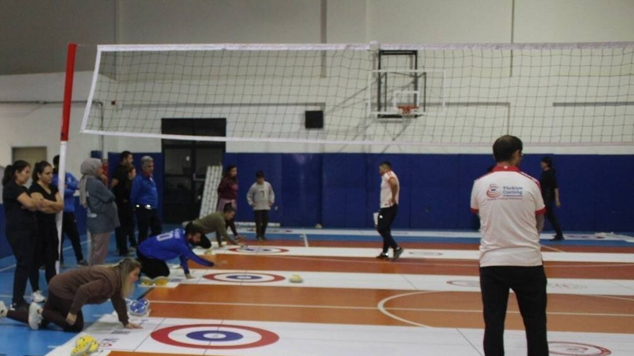 Köyceğiz'de 24 Kasım Öğretmenler Günü Floor Curling Turnuvası tamamlandı