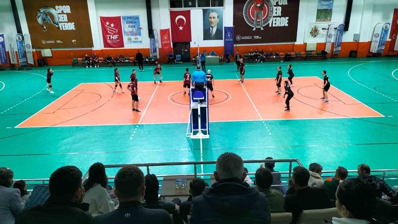 Köyceğiz'de 25 Takımlı Voleybol Turnuvası başladı