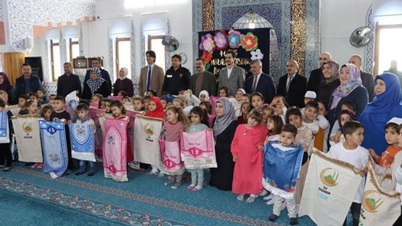 Köyceğiz’de 4-6 Yaş Kur’an Kursu Öğrencilerine İlk Seccadem Programı Düzenlendi