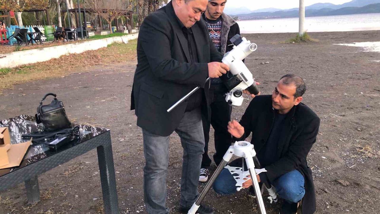 Köyceğiz'de Öğrenciler 'Kadrajımdan Gökyüzü Atölyesi'nde Ay ve Satürn'ü Teleskopla İnceledi