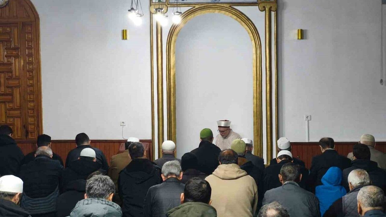 Köyceğiz Merkez Hacıbey Camii'nde Sabah Namazı Buluşması: İl Müftüsü Dr. Rüstem Can Katıldı