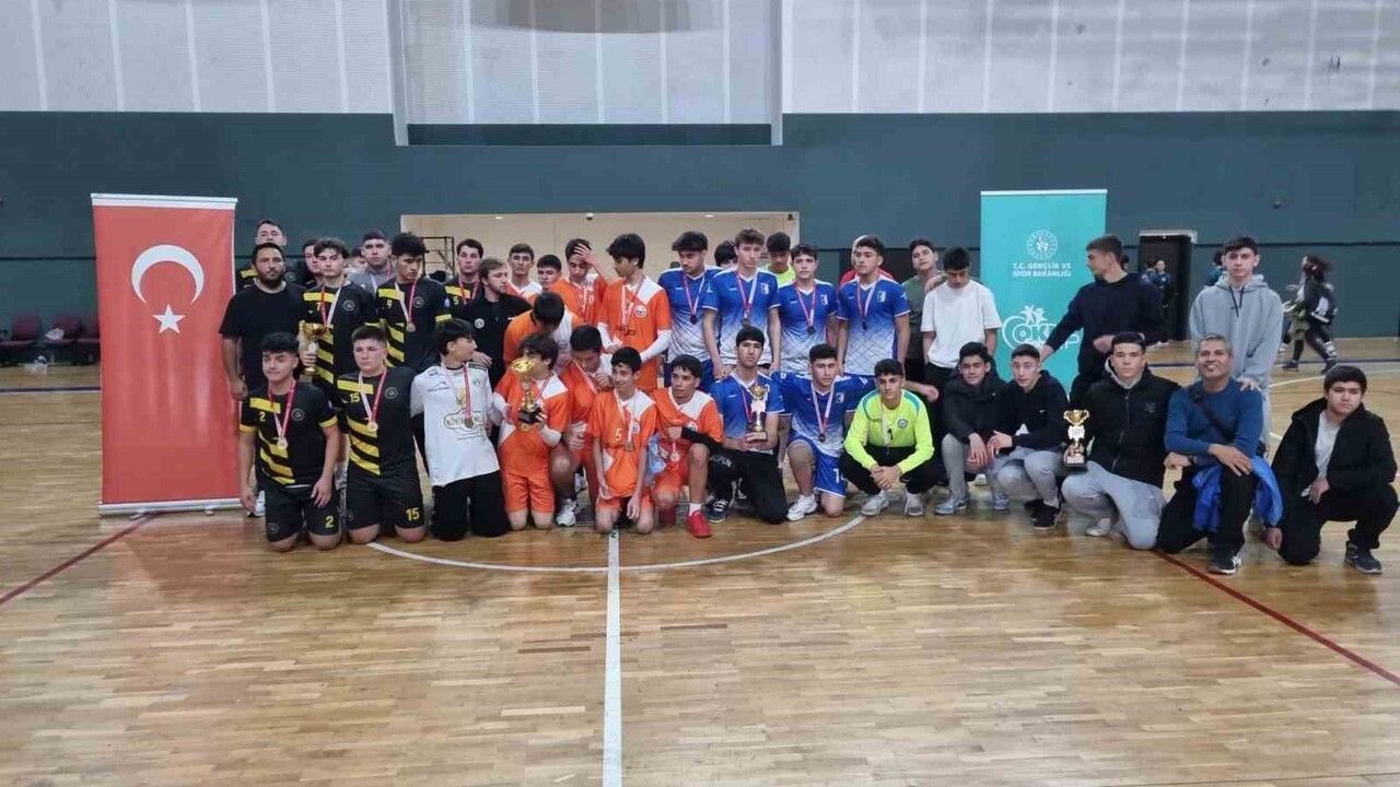 Köyceğizli hentbolcular Okul Sporları Hentbol İl Birinciliği'nde dereceler elde etti