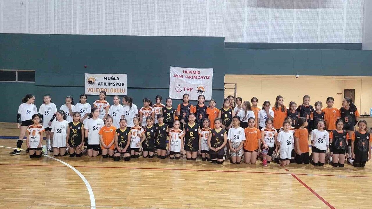 Köyceğizli minikler Menteşe Mini Voleybol Turnuvası'nda şampiyon oldu