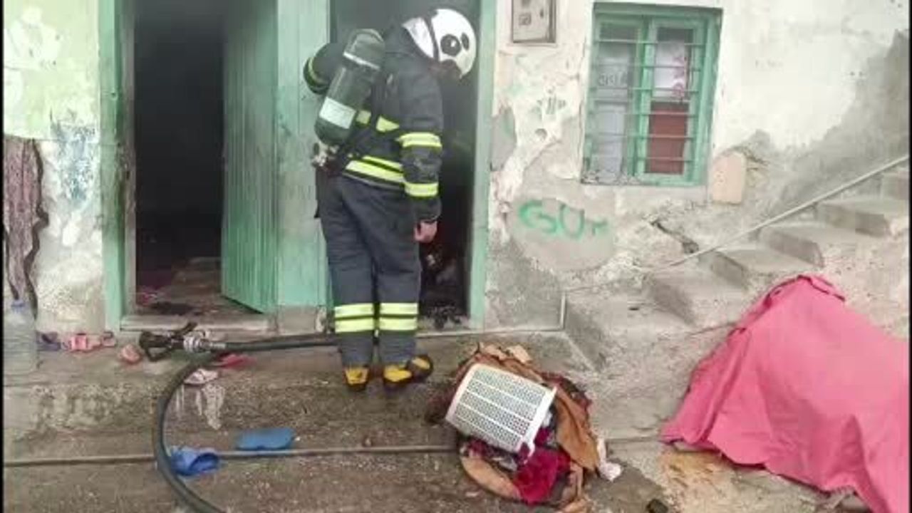 Kozan'da boş evde çıkan yangın çevreye sıçramadan söndürüldü
