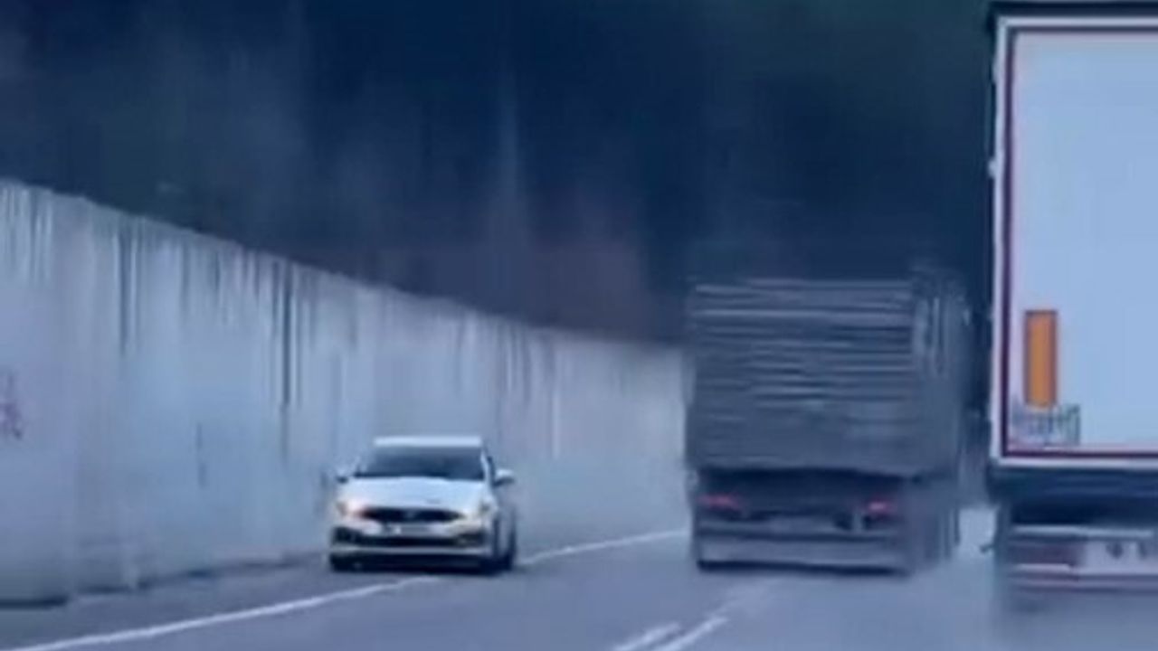 Kozan'da kamyonun hatalı sollama girişimi tehlike yarattı — Anlar kamerada