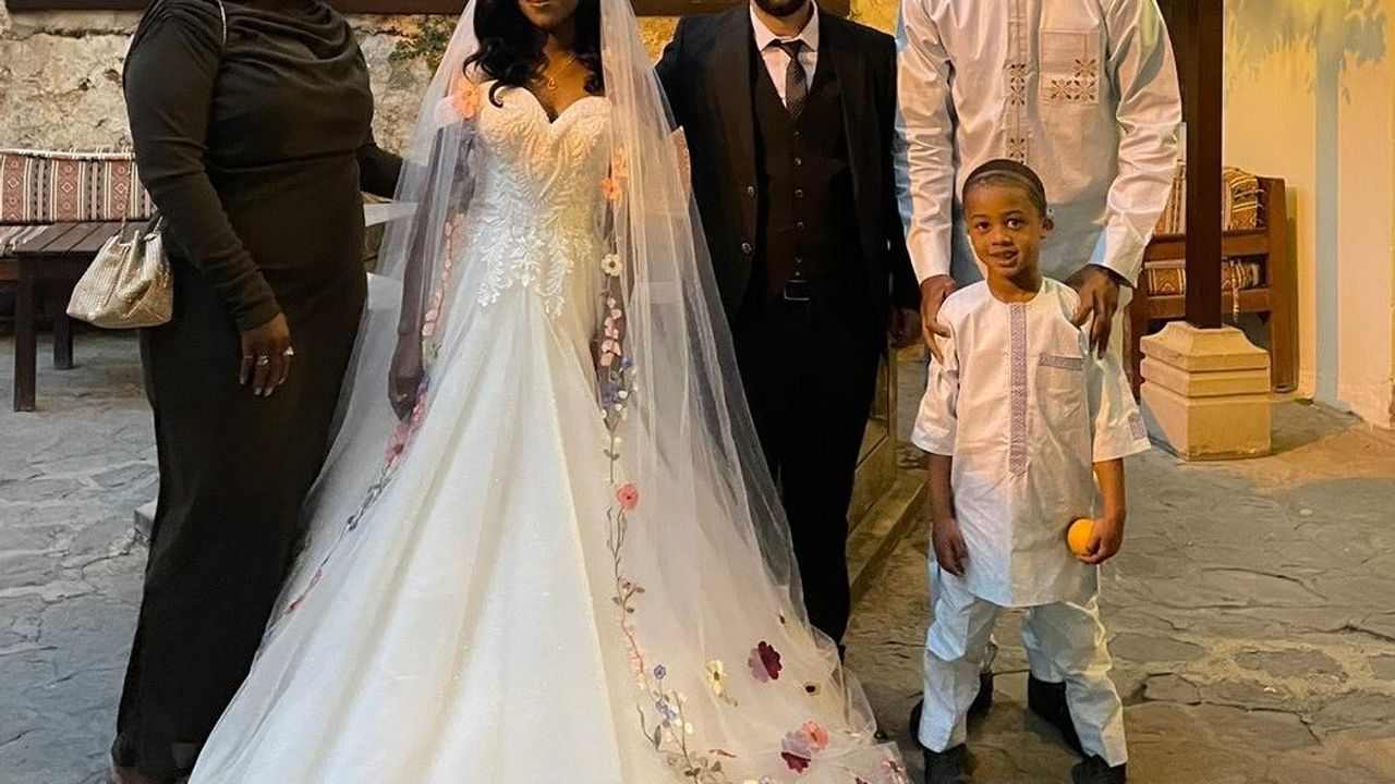 Kozan’da kültürler buluştu: Afrikalı öğretmen Rama Diallo, Adanalı Halil İbrahim Topal ile Türk geleneklerine göre evlendi