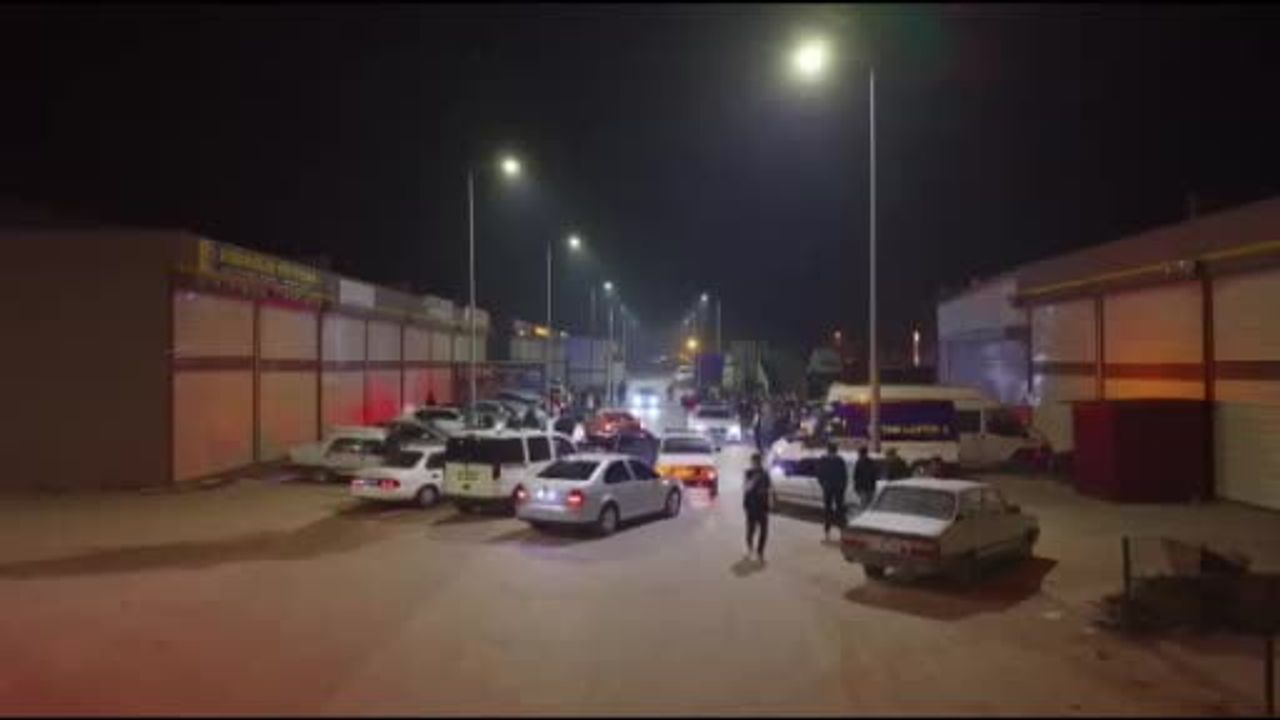 Kozan'da Modifiye Araç Buluşması: Sanayi Sitesinde Gençlerin Toplantısı