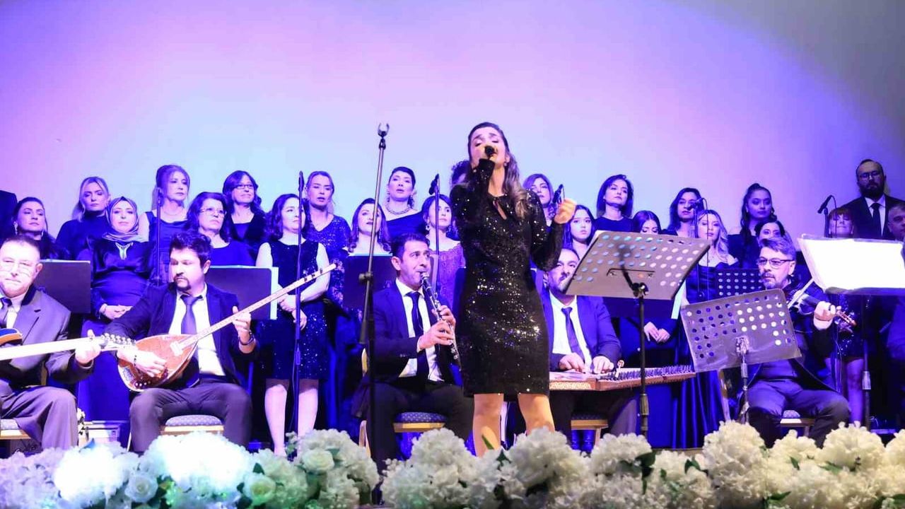 Kozan Halk Korosu 'Ömürlük Şarkılar' Konseriyle İlk Performansını Gerçekleştirdi