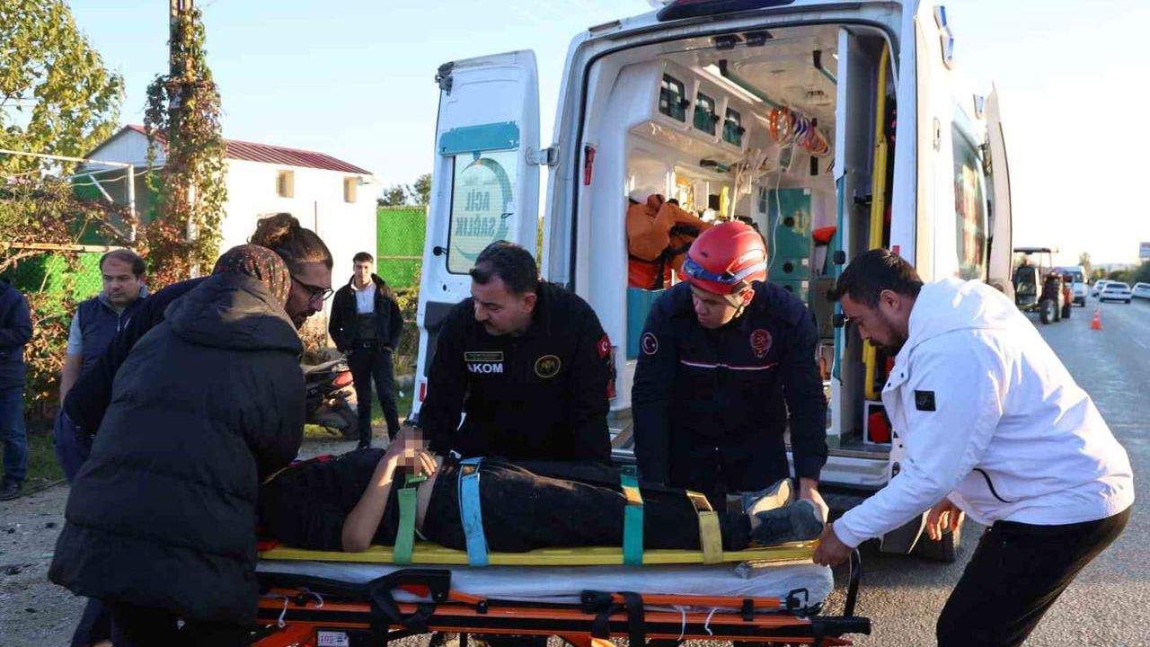 Kozan-Kadirli yolunda hatalı sollama: Otomobil takla attı, 2 kişi ağır yaralandı