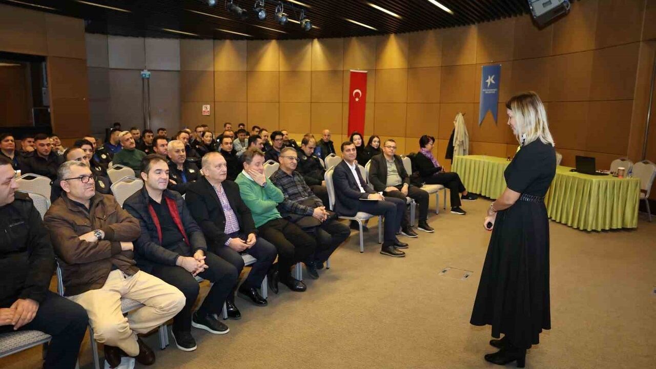 Küçükçekmece Belediyesi zabıta personeline iki günlük iletişim eğitimi düzenledi
