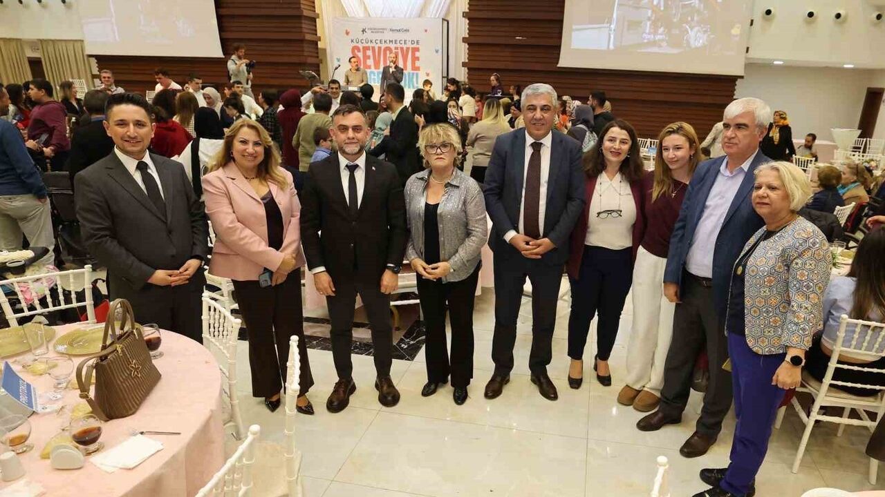 Küçükçekmece'de 3 Aralık Dünya Engelliler Günü'nde dayanışma yemeği ve gösteriler